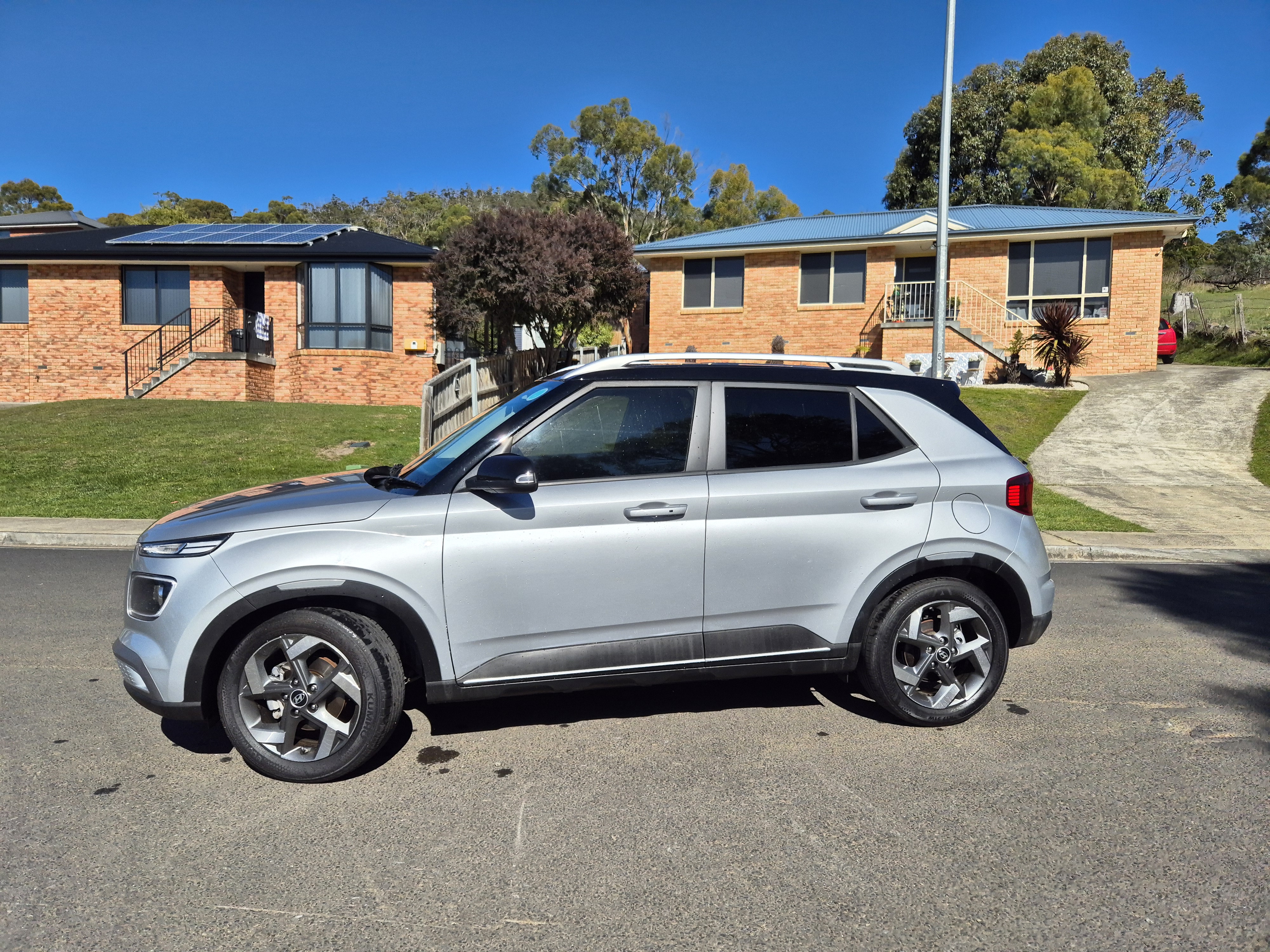 Hyundai Venue - Thumbnail 2