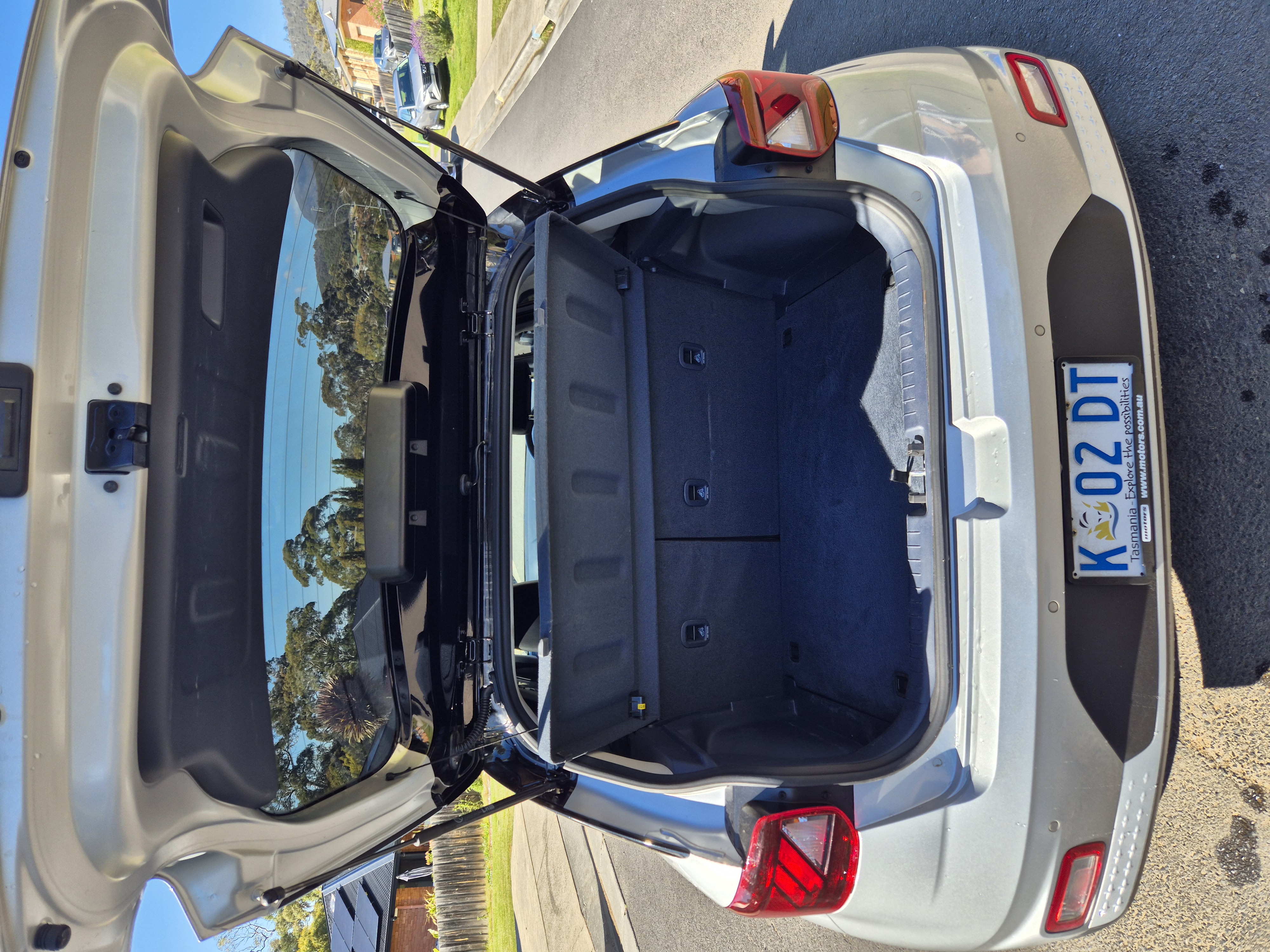 Hyundai Venue - Thumbnail 3